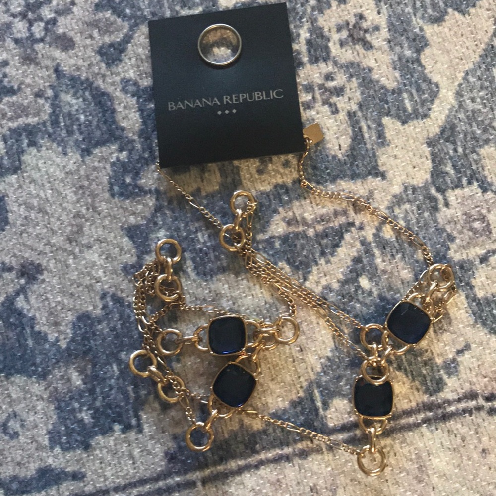 Gold tone Banana Republic necklace